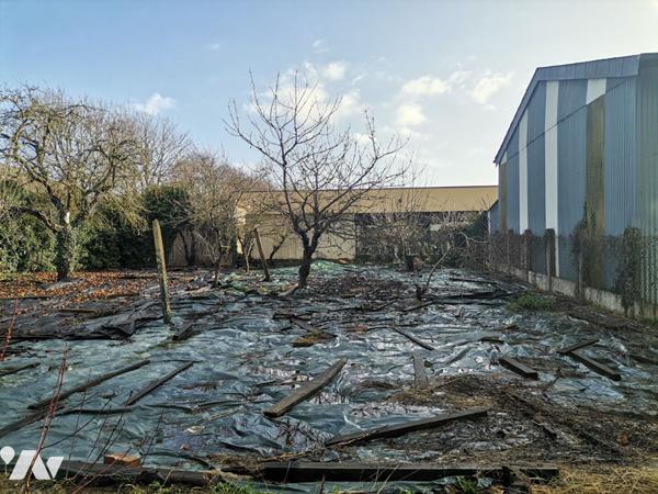 MONTFORT SUR MEU - EXCLUSIVITE, maison de 110 m² hab., proche gare, terrain de 1100 m² avec hangar