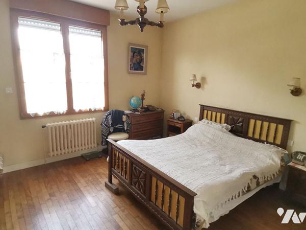 MONTFORT SUR MEU - EXCLUSIVITE, maison de 110 m² hab., proche gare, terrain de 1100 m² avec hangar