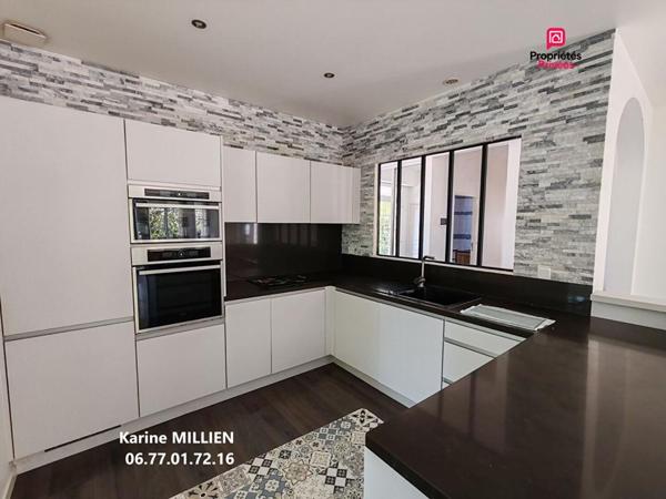 IVRY LA BATAILLE 27540 Maison individuelle avec véranda chauffée - 1 étage - 4 chambres - Double garage - Quart port - Piscine Hors Sol Chauffée - Terrain - 416000  HAI