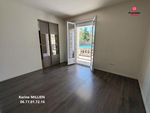 IVRY LA BATAILLE 27540 Maison individuelle avec véranda chauffée - 1 étage - 4 chambres - Double garage - Quart port - Piscine Hors Sol Chauffée - Terrain - 416000  HAI