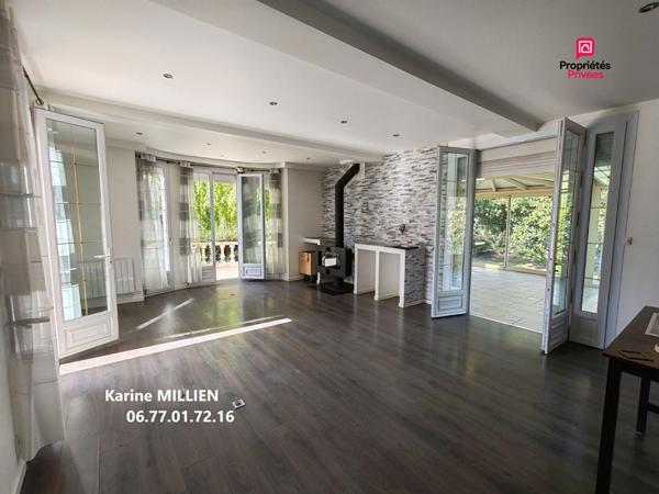 IVRY LA BATAILLE 27540 Maison individuelle avec véranda chauffée - 1 étage - 4 chambres - Double garage - Quart port - Piscine Hors Sol Chauffée - Terrain - 416000  HAI