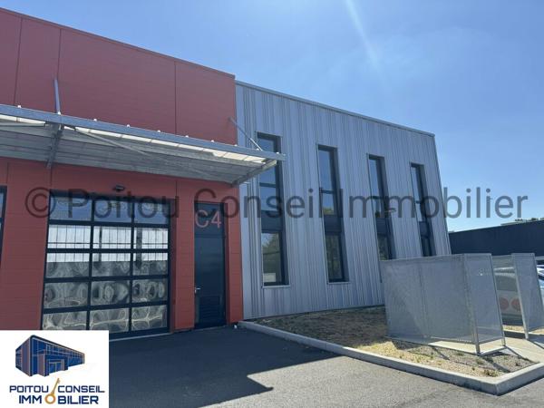LOCAL D’ACTIVITE NEUF AVEC GRANDE PORTE SECTIONNELLE ET SANITAIRE BELLE HAUTEUR SOUS PLAFOND ET PARKING ZONE MENDES FRANCE CHAURAY NIORT