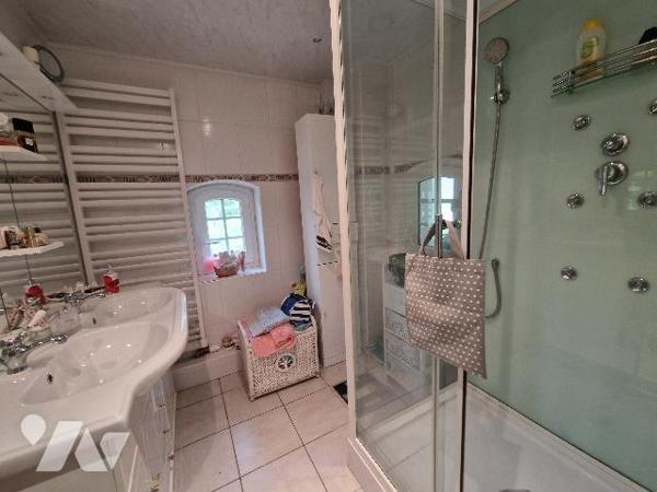 YVETOT 5 min, propriété d'environ 150m², 3 chambres, double garage, 2000m² de terrain