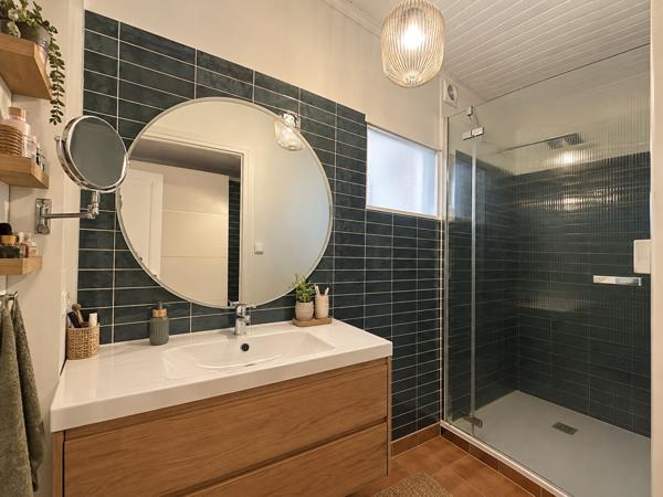 À vendre chez ERA Action Immobilier 2 à Cazan : Maison  Mallemort 107 m²  + 67m² de grenier+ Terrasse