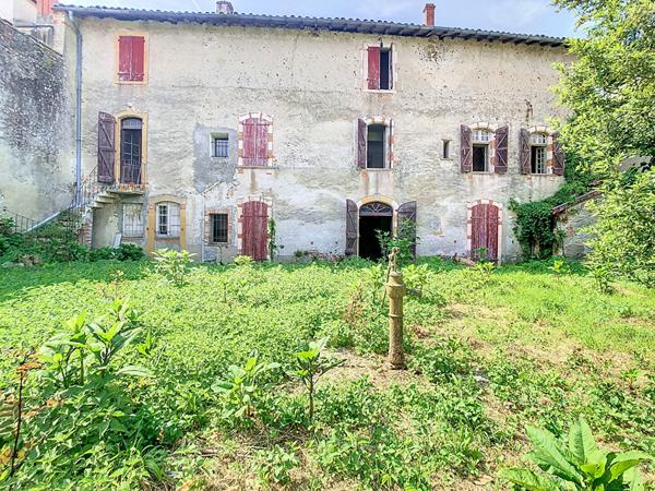 Maison de Maitre avec dépendances au coeur de Cazères sur Garonne avec un jardin d'environ 1307 m²