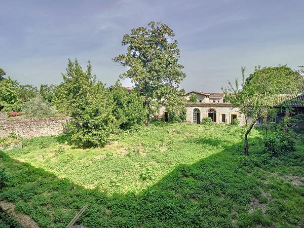 Maison de Maitre avec dépendances au coeur de Cazères sur Garonne avec un jardin d'environ 1307 m²