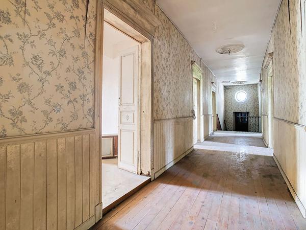 Maison de Maitre avec dépendances au coeur de Cazères sur Garonne avec un jardin d'environ 1307 m²