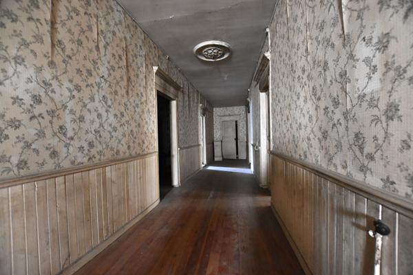 Maison de Maitre avec dépendances au coeur de Cazères sur Garonne avec un jardin d'environ 1307 m²