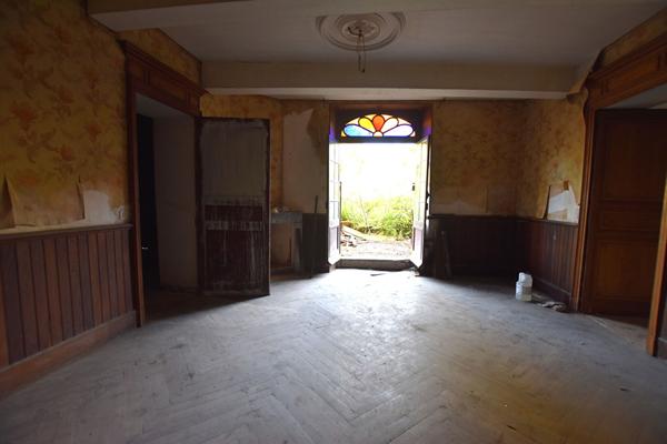 Maison de Maitre avec dépendances au coeur de Cazères sur Garonne avec un jardin d'environ 1307 m²