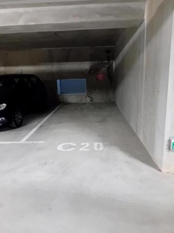 Place dans  parking sécurisé