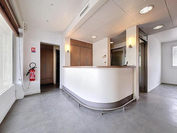 A VENDRE - LOCAL PROFESSIONNEL - SECTEUR JAMIN