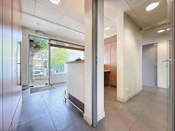 A VENDRE - LOCAL PROFESSIONNEL - SECTEUR JAMIN