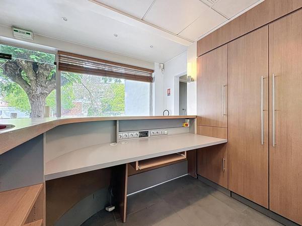 A VENDRE - LOCAL PROFESSIONNEL - SECTEUR JAMIN