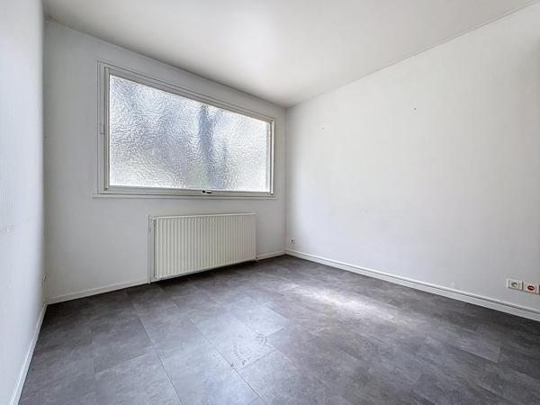 A VENDRE - LOCAL PROFESSIONNEL - SECTEUR JAMIN