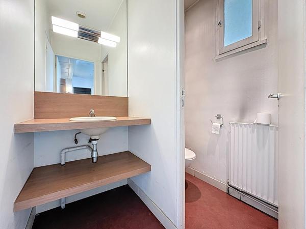 A VENDRE - LOCAL PROFESSIONNEL - SECTEUR JAMIN