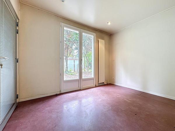 A VENDRE - LOCAL PROFESSIONNEL - SECTEUR JAMIN