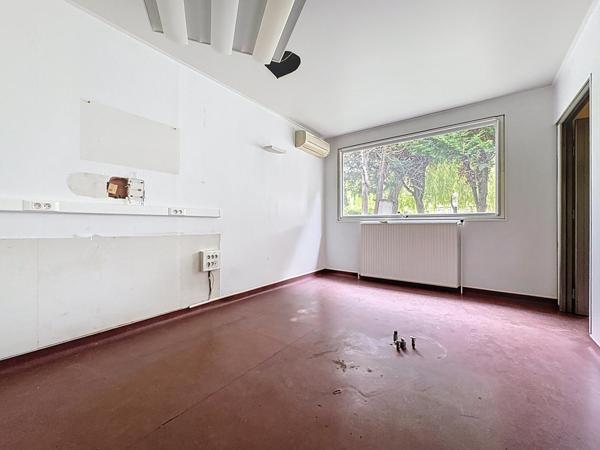 A VENDRE - LOCAL PROFESSIONNEL - SECTEUR JAMIN