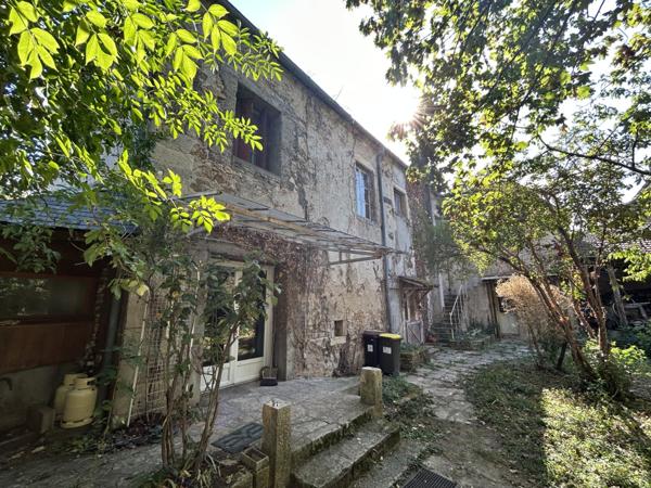 Vente Maison250 m² - 7 Pièces - ST AMAND MONTROND (18200)