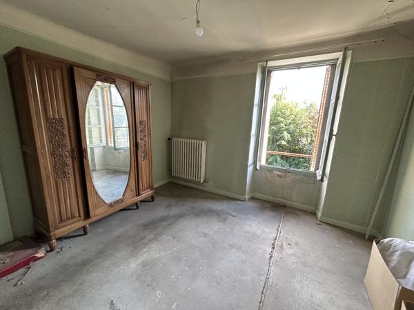 Vente Maison250 m² - 7 Pièces - ST AMAND MONTROND (18200)