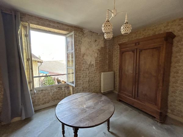 Vente Maison250 m² - 7 Pièces - ST AMAND MONTROND (18200)