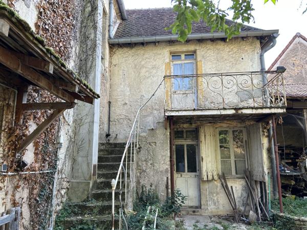 Vente Maison250 m² - 7 Pièces - ST AMAND MONTROND (18200)