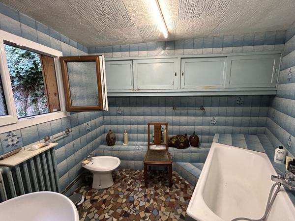 Vente Maison250 m² - 7 Pièces - ST AMAND MONTROND (18200)