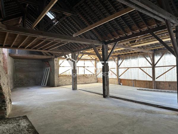Opportunité d'investissement – Local commercial/artisanal de 350 m² sur grand terrain, fort potentiel de réhabilitation