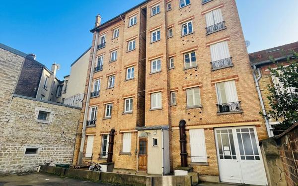 Immeuble à vendre    2 pièces • 562 m2 Colombes