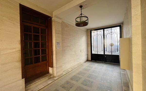 Immeuble à vendre    2 pièces • 562 m2 Colombes