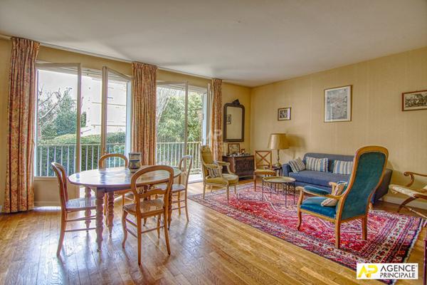 Versailles Rive-Droite Albert Joly - Appartement 5 pièces 109 m² avec balcon , cave et box €645 000 ** - Référence 25132