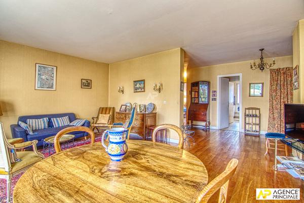 Versailles Rive-Droite Albert Joly - Appartement 5 pièces 109 m² avec balcon , cave et box €645 000 ** - Référence 25132