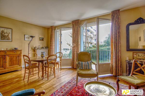 Versailles Rive-Droite Albert Joly - Appartement 5 pièces 109 m² avec balcon , cave et box €645 000 ** - Référence 25132