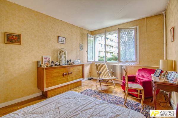 Versailles Rive-Droite Albert Joly - Appartement 5 pièces 109 m² avec balcon , cave et box €645 000 ** - Référence 25132