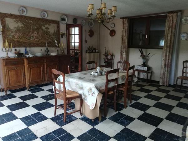 Grande maison familiale à PIERRES