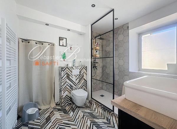 Maison de caractère à Billiat – 269 m² alliant charme de la pierre et modernité