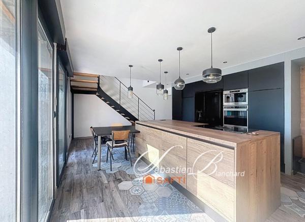 Maison de caractère à Billiat – 269 m² alliant charme de la pierre et modernité