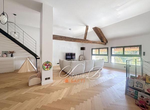Maison de caractère à Billiat – 269 m² alliant charme de la pierre et modernité