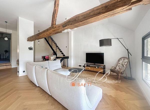 Maison de caractère à Billiat – 269 m² alliant charme de la pierre et modernité
