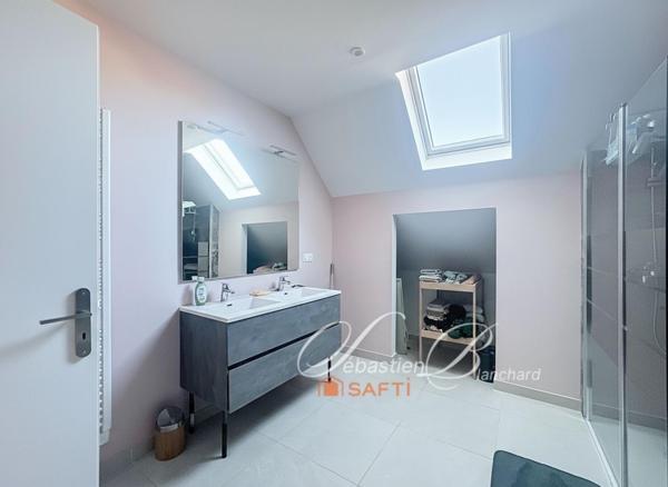 Maison de caractère à Billiat – 269 m² alliant charme de la pierre et modernité