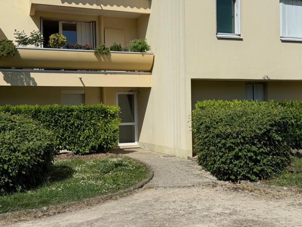 Appartement Dijon T2 environ 35m2 ,1 pièce à vivre de 23m2  rez de jardin très calme et agréable