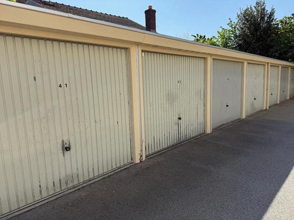 Appartement Dijon T2 environ 35m2 ,1 pièce à vivre de 23m2  rez de jardin très calme et agréable