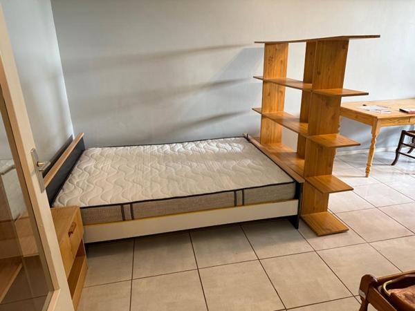 Appartement Dijon T2 environ 35m2 ,1 pièce à vivre de 23m2  rez de jardin très calme et agréable