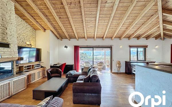 Maison à vendre    8 pièces • 239 m2 Sotta