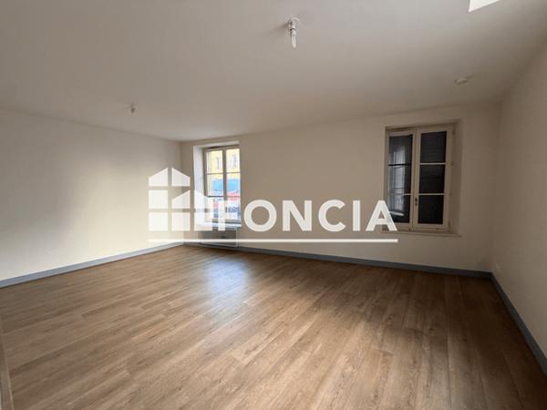 Location Appartement 2 pièces 51.4 m² - 6 RAMPE DES CAPUCINS Sedan 08200
