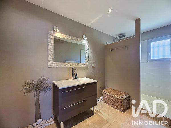 Maison à vendre 7 pièces 193 m² Le Rouret