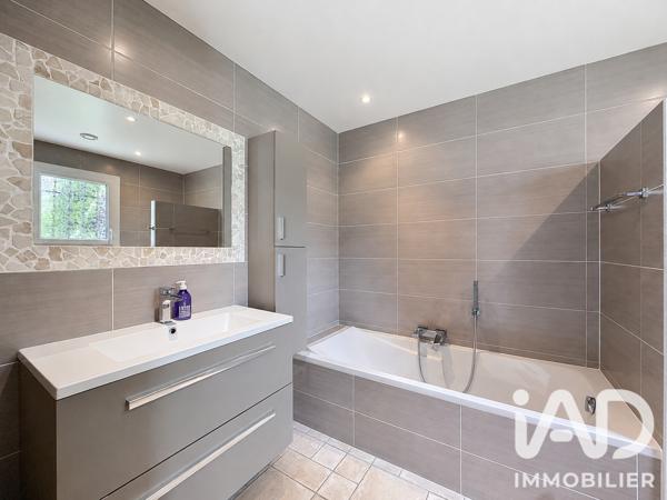Maison à vendre 7 pièces 193 m² Le Rouret