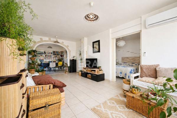 Appartement  5 pièce(s)  3 chambres   93 m2 climatisé et cave privative