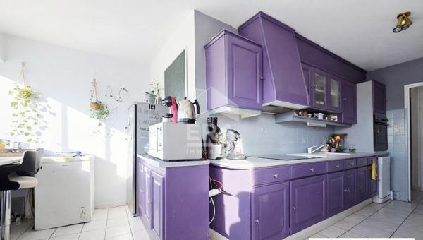 Appartement  5 pièce(s)  3 chambres   93 m2 climatisé et cave privative