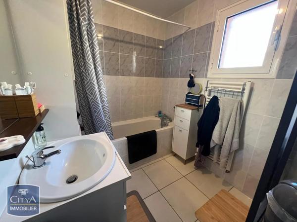 Maison à louer 4 pièces 74.75m² Issoire (63500)