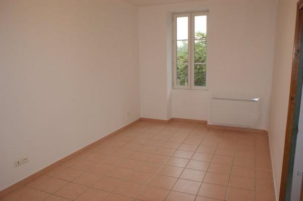 A LOUER - MAISON DE VILLAGE
